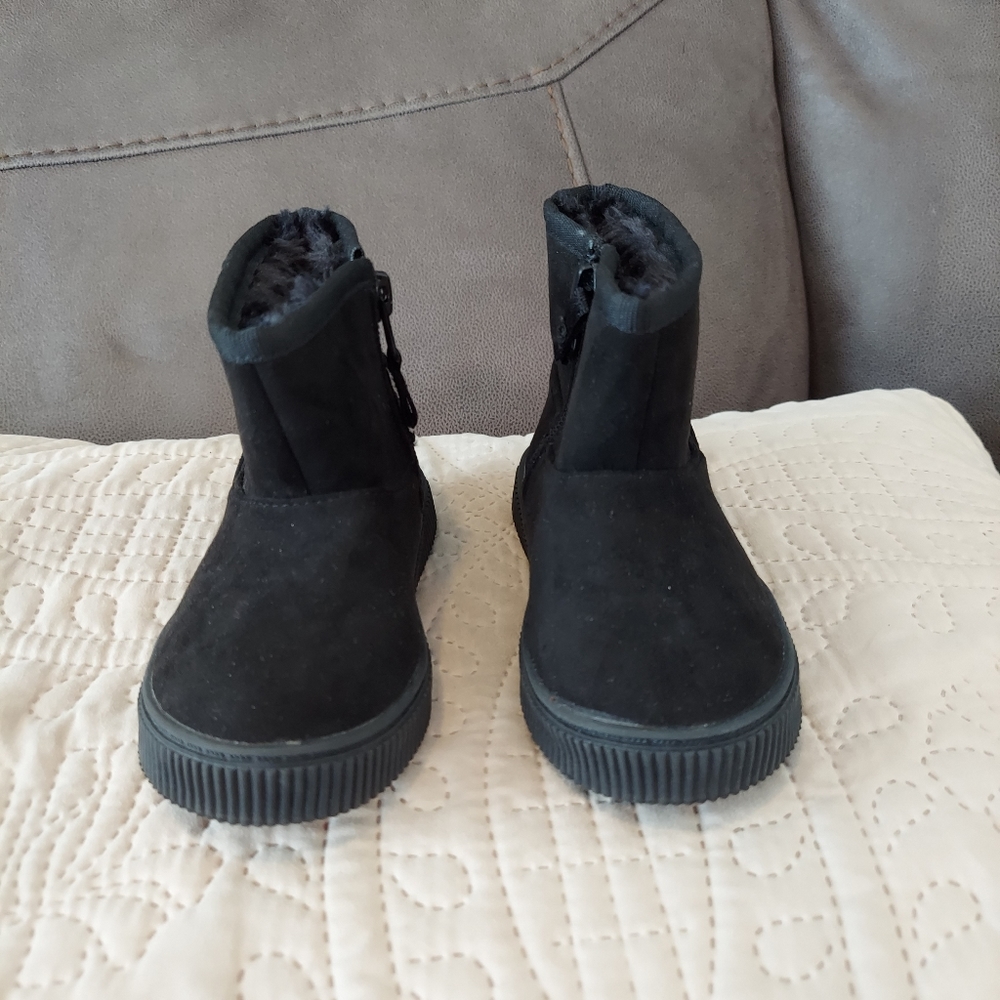 Cat and Jack girls boots black Inside Zipper Size 7